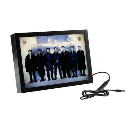 BTS – Dekoratyvinis rėmelis su LED apšvietimu