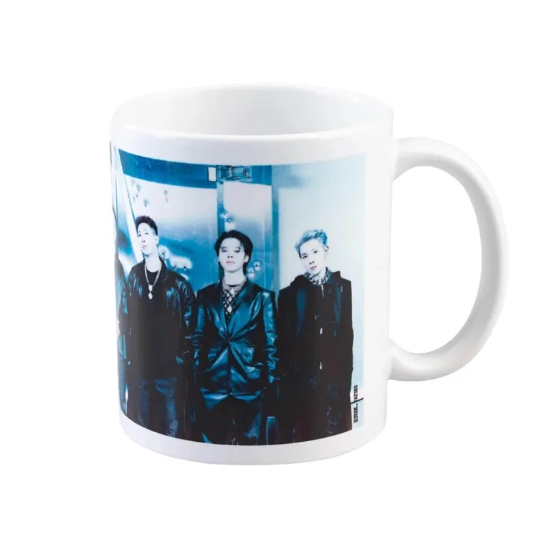 BTS – Keraminis puodelis dovanų dėžutėje, 350 ml (baltas)