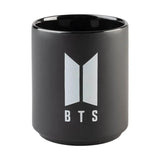 BTS – Keraminis puodelis dovanų dėžutėje 350 ml (juodas)