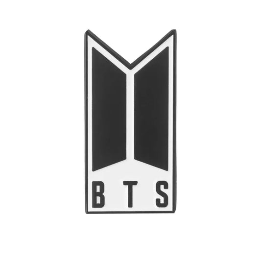 BTS – Metalinis logotipo smeigtukas