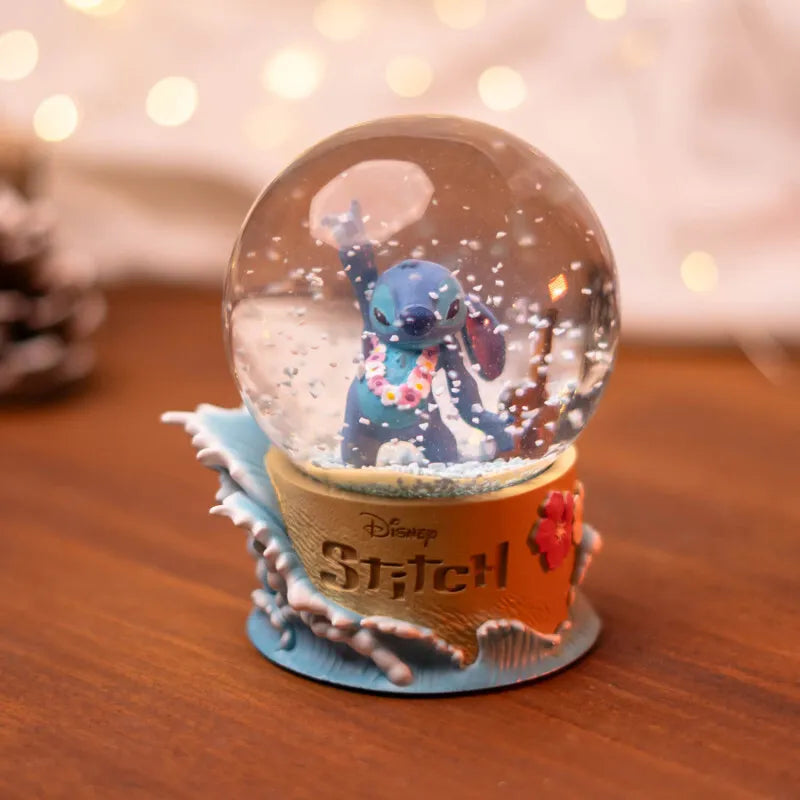 Disney Stitch – stiklinis sniego gaublys dovanų dėžutėje