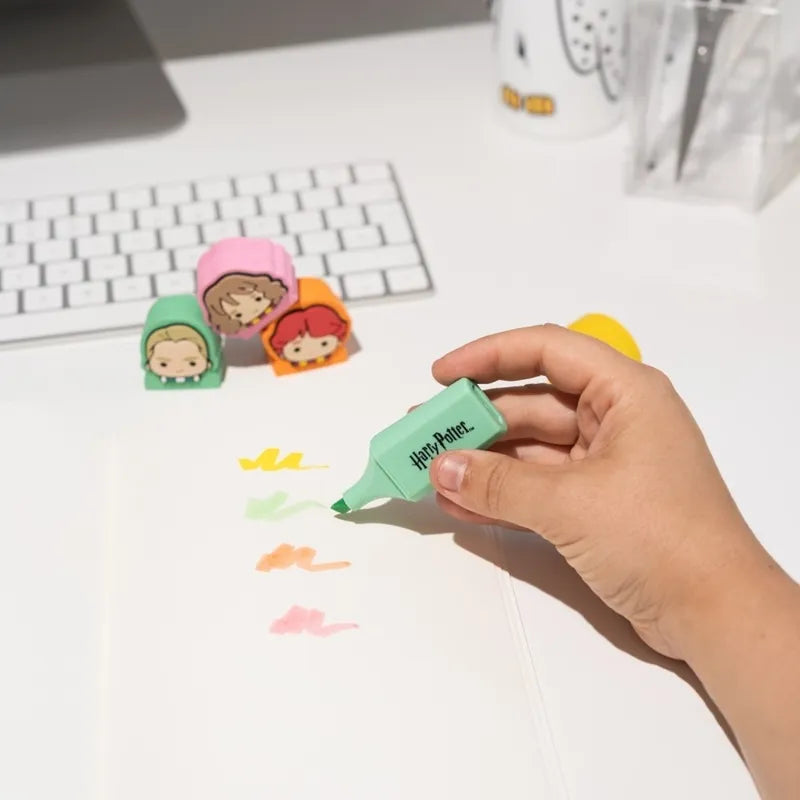 Harry Potter – 4 spalvų žymeklių rinkinys su 3D figūrėlėmis