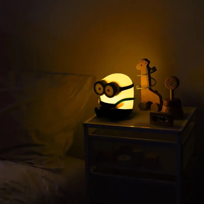Minions – Bob minkštas silikoninis LED naktinis šviestuvas vaikams 15 cm