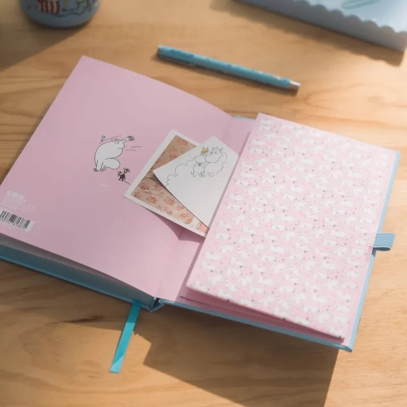 Moomin – A5 užrašų knygelė su tušinuku