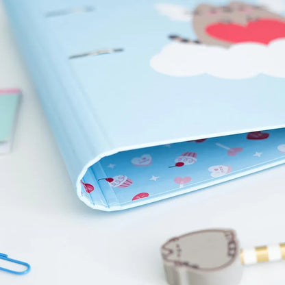 Pusheen – A4 formato segtuvas iš „Purrfect Love“ kolekcijos (2 žiedai, elastinė juosta)