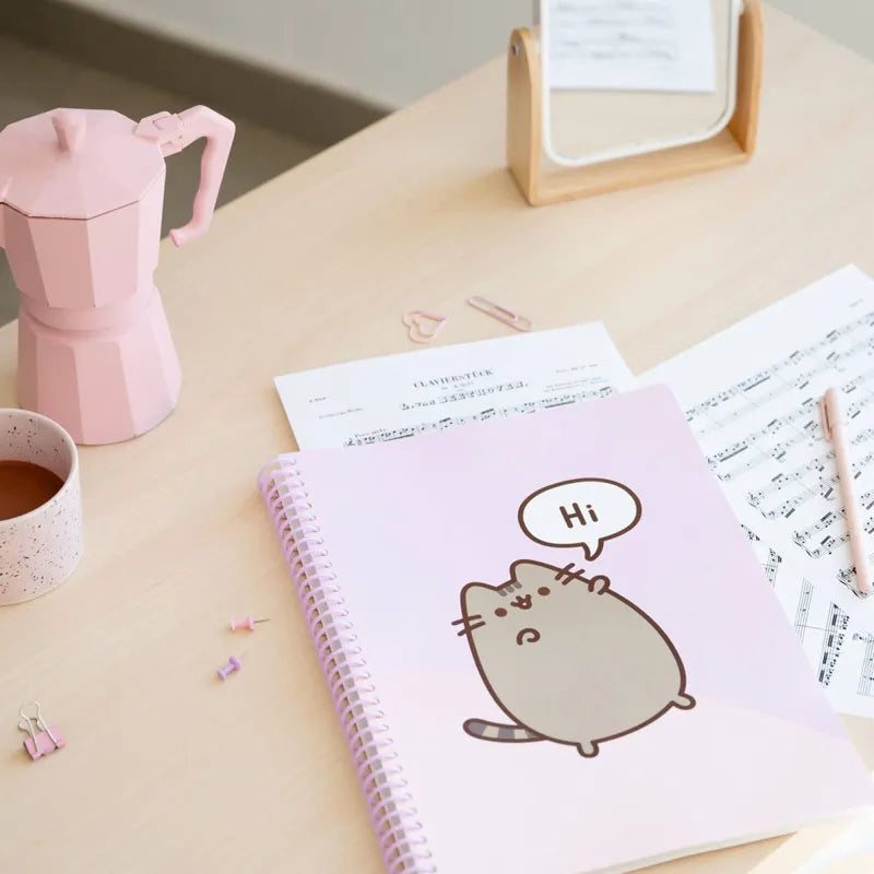 Pusheen – A4 formato segtuvas su elastine juosta ir 30 skaidrių įmaučių