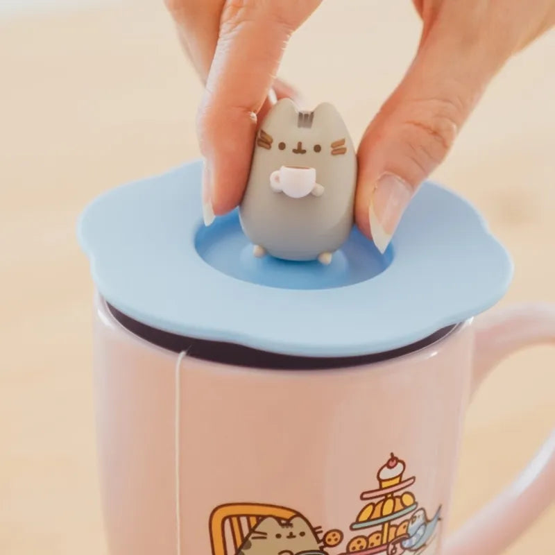 Pusheen keraminis puodelis su silikoniniu dangteliu ir 3D figūrėle, 350 ml