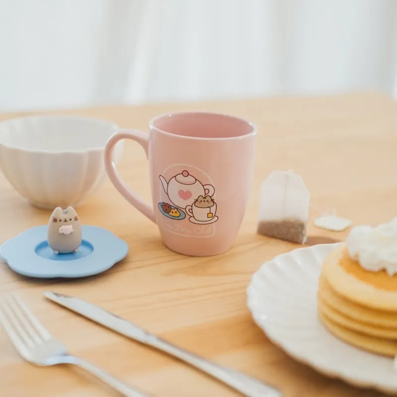 Pusheen keraminis puodelis su silikoniniu dangteliu ir 3D figūrėle, 350 ml