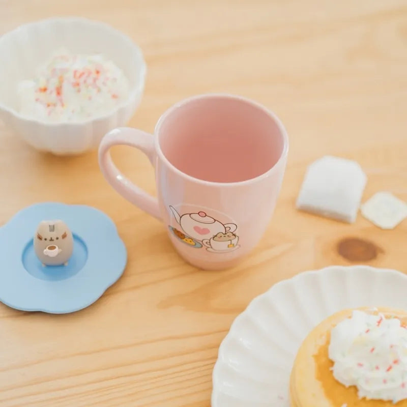 Pusheen keraminis puodelis su silikoniniu dangteliu ir 3D figūrėle, 350 ml