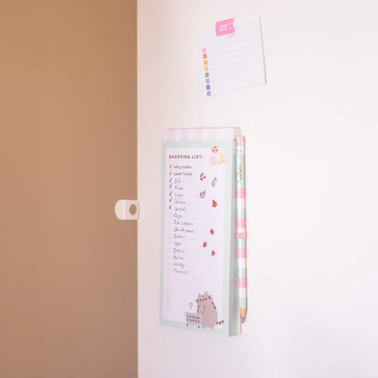 Pusheen – Magnetinis užrašų knygelė / pirkinių sąrašas šaldytuvui + pieštukas (10 x 21 cm)