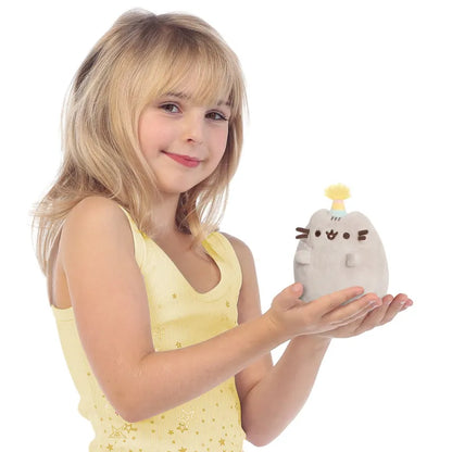 Pusheen – pliušinis žaislas su gimtadienio kepurėle, 12 cm