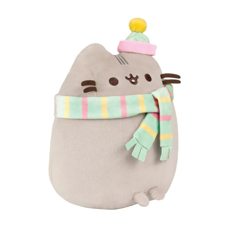 Pusheen – Pliušinis žaislas su šaliku ir kepure, 24 cm