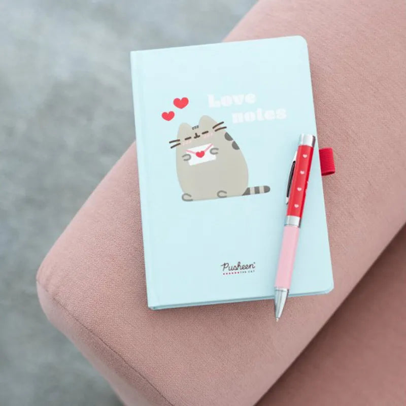 Pusheen – užrašinė su šviečiančiu tušinuku iš „Purrfect Love“ kolekcijos