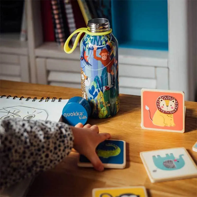 Quokka Solid Kids su dirželiu – 330 ml nerūdijančio plieno termogertuvė su dirželiu (Jungle)