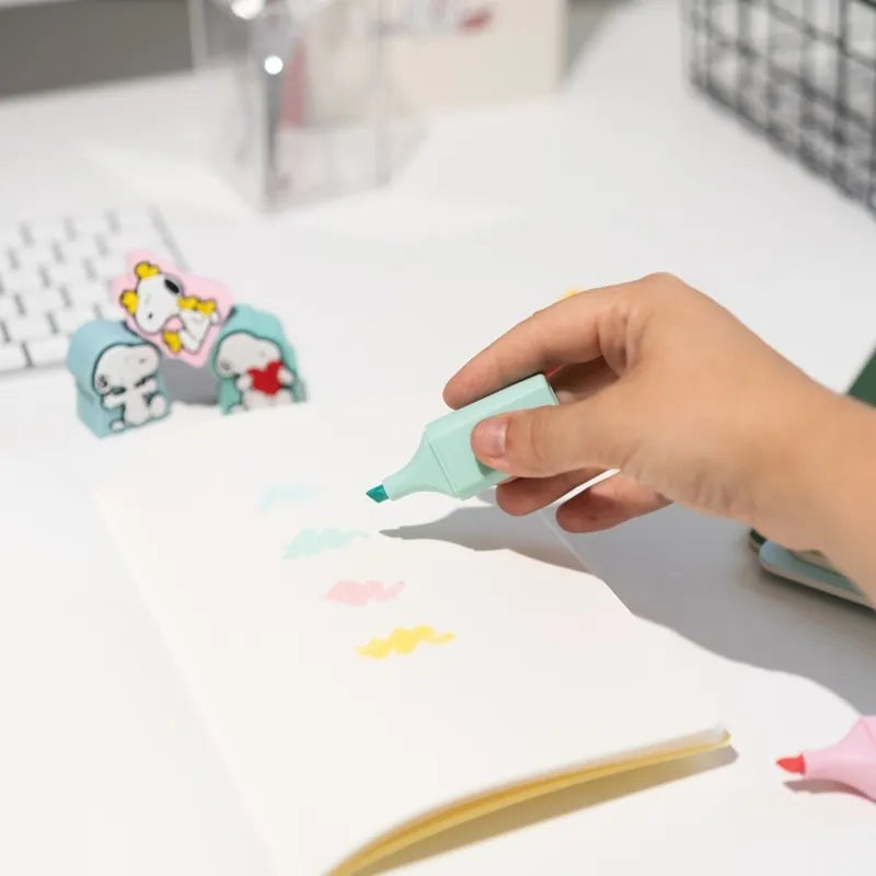 Snoopy – 4 spalvų žymeklių rinkinys su 3D dekoracijomis
