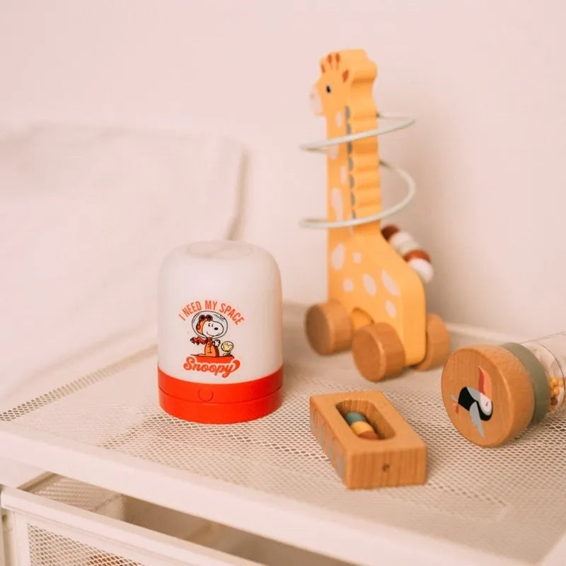 Snoopy belaidė USB-C LED naktinė lempa vaikams su reguliuojamu ryškumu