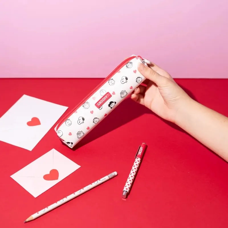 Snoopy – penalas su rašikliu ir pieštuku iš „Love Season“ kolekcijos
