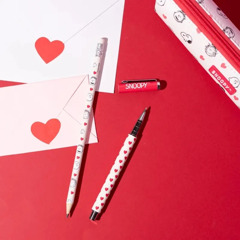Snoopy – penalas su rašikliu ir pieštuku iš „Love Season“ kolekcijos