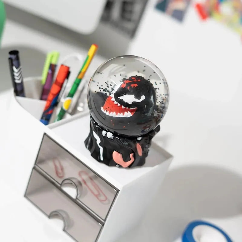 Spiderman – stiklinis sniego gaublys „Spider-Man & Venom“ su dovanų dėžute